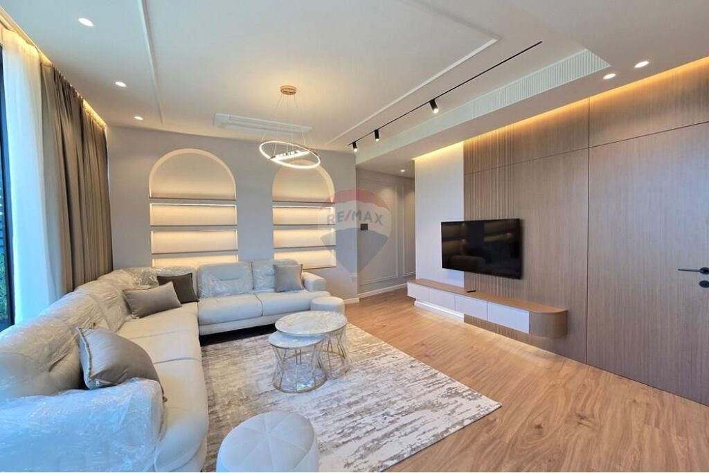 Apartament - Për Qira/Qiradhënie - Pamje Liqeni, Tiranë