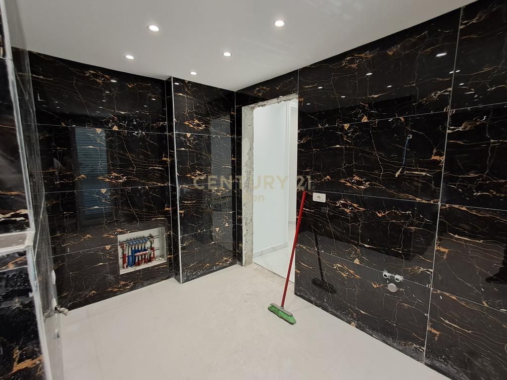 SHITET APARTAMENT 3+1+2 (+4 BALLKONE) NE PLAZH ILIRIA !
