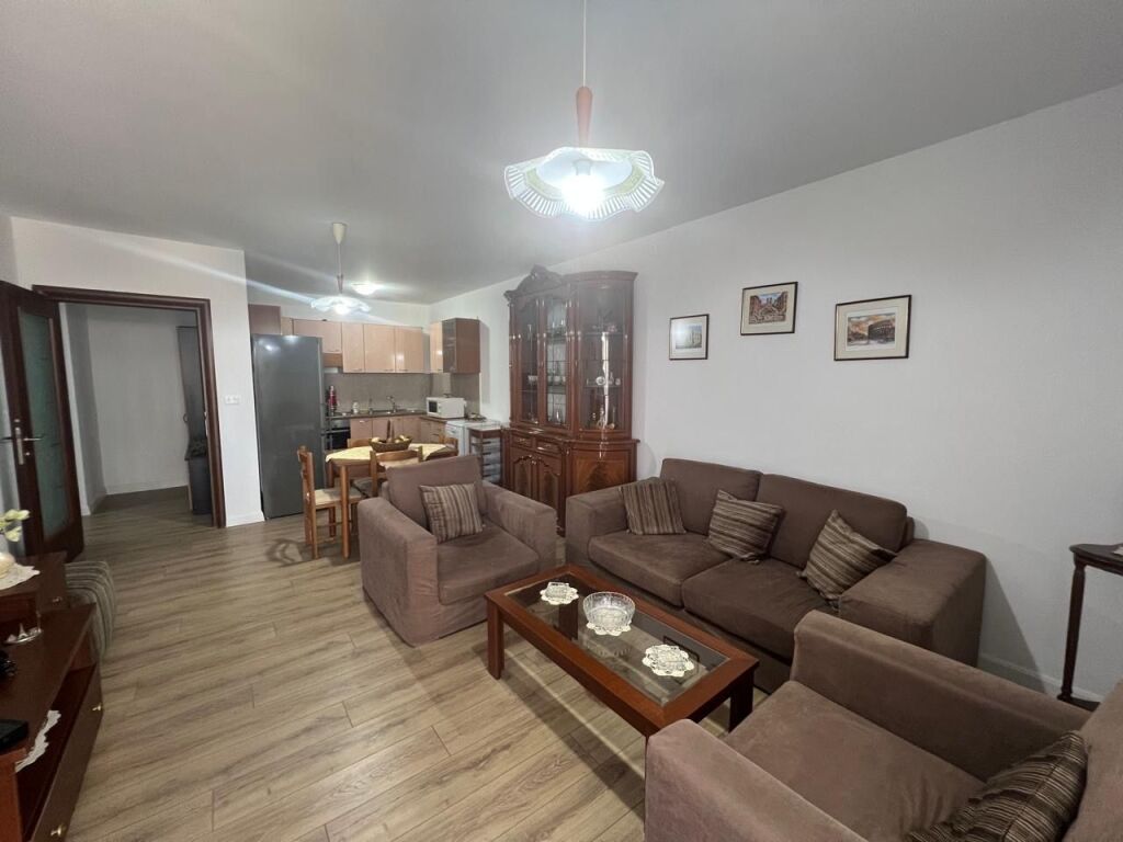 Apartment 2+1+2 for rent at Komuna e Parisit