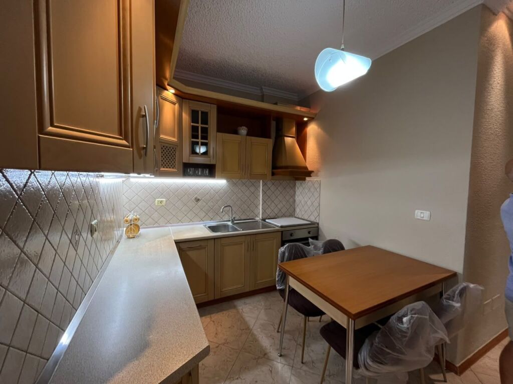Affitto | Apartament 2 + 1 | Rruga e Kosovareve | 850 €/mese