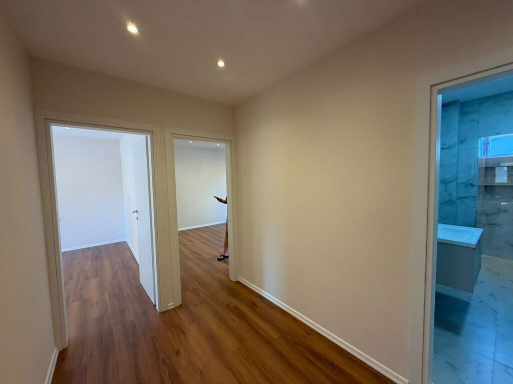 Shitet Apartament 2+1