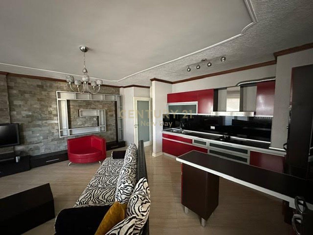 Shitet Apartament 2+1+2 , zona Mali Robit.