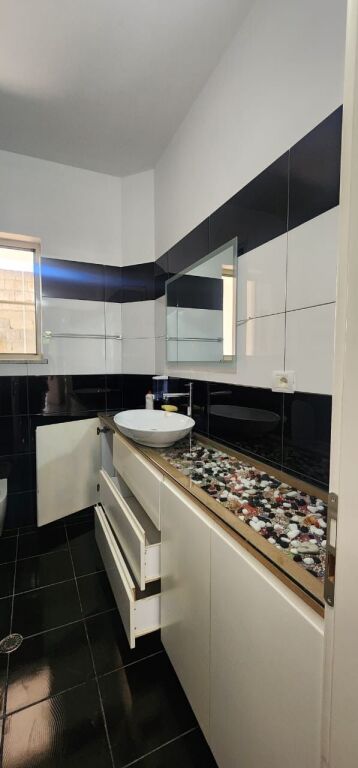 Apartament 2+1 me qira tek Globe Rrg e Kavajes