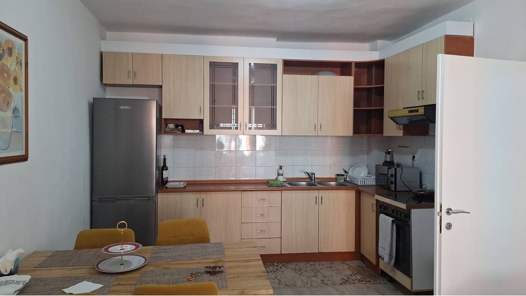 Appartamento 2+1 in Affitto in Via Kavaja, 107 m²
