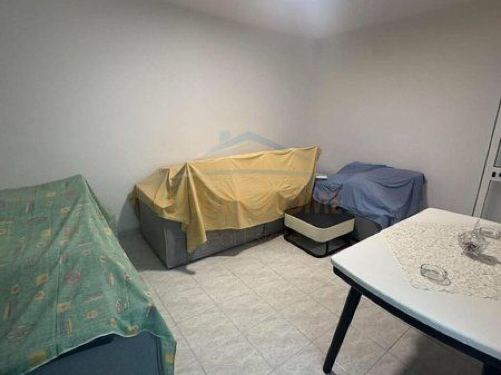 In vendita, Appartamento 1+1, Vicino alla Scuola "Sabaudin Gabrani", 21 Dhjetori