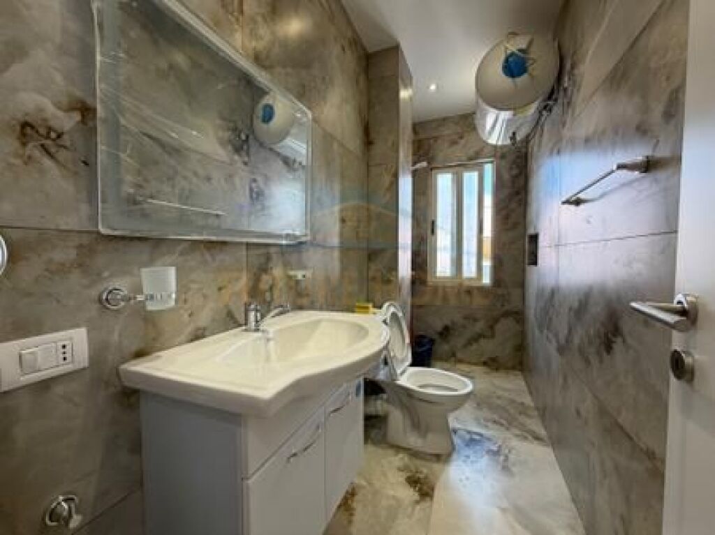 Shitet, Apartament 2+1, Misto Mame