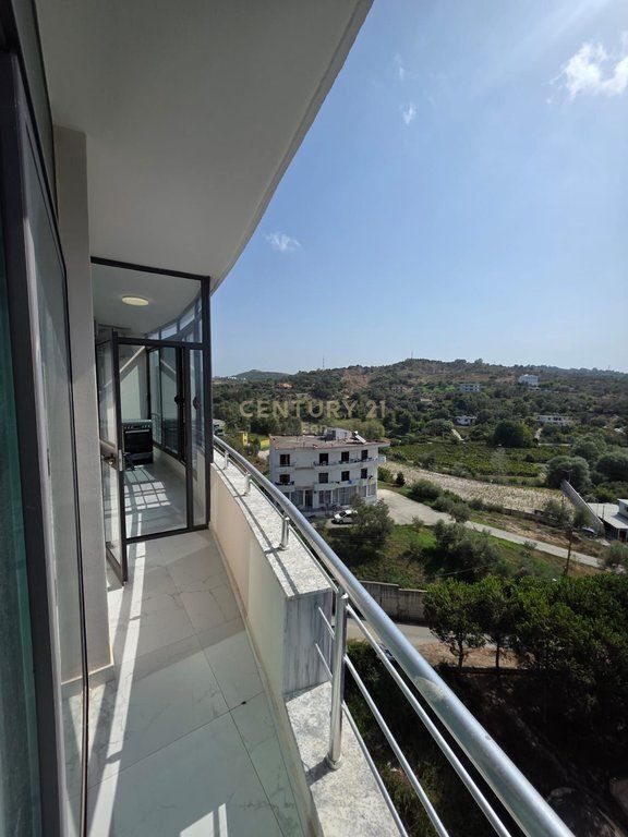 Apartament 2+1+2 dhe 3 Ballkone për Shitje në Shkëmbin e Kavajës, Durrës !