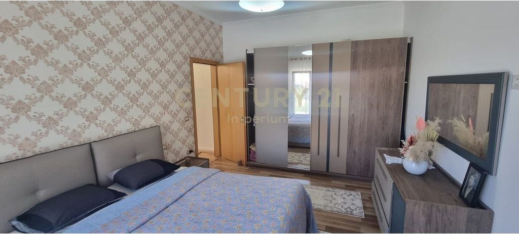 Vilë 2-Katëshe për Shitje në Yrshek!