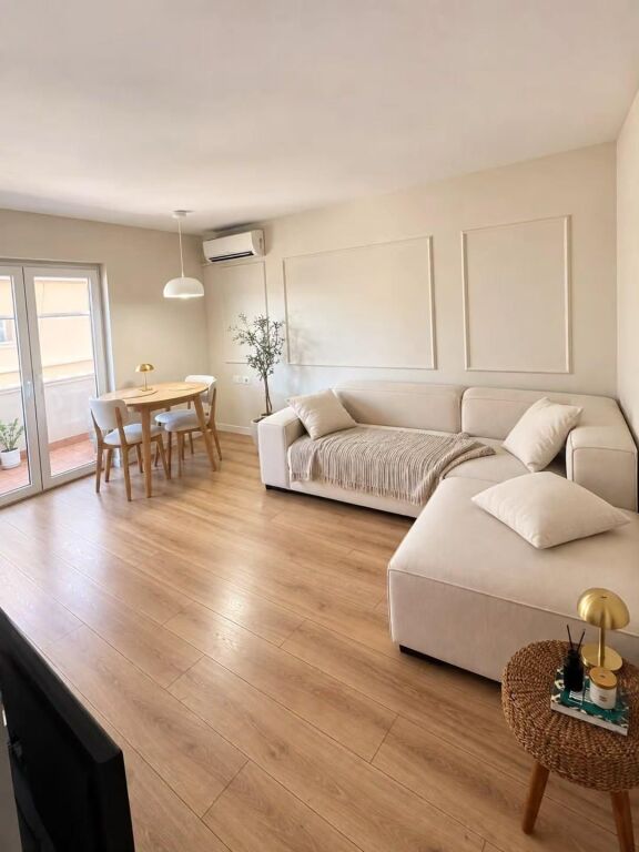 1+1 for sale at Selvia