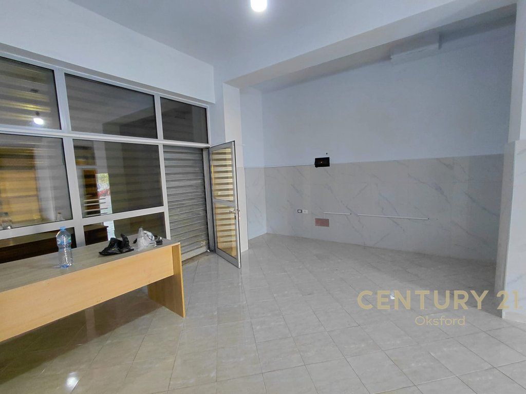 Locale commerciale in affitto – Negozio / Magazzino 500 € /Mese 50.000 Lek /Mese