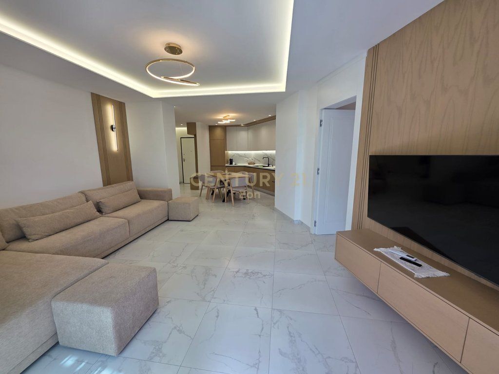 Apartament 2+1+2 dhe 3 Ballkone për Shitje në Shkëmbin e Kavajës, Durrës !