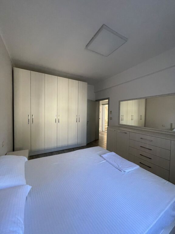 🏡 APARTAMENT 1+1 ME QIRA – BULEVARDI KRYESOR, DURRËS!