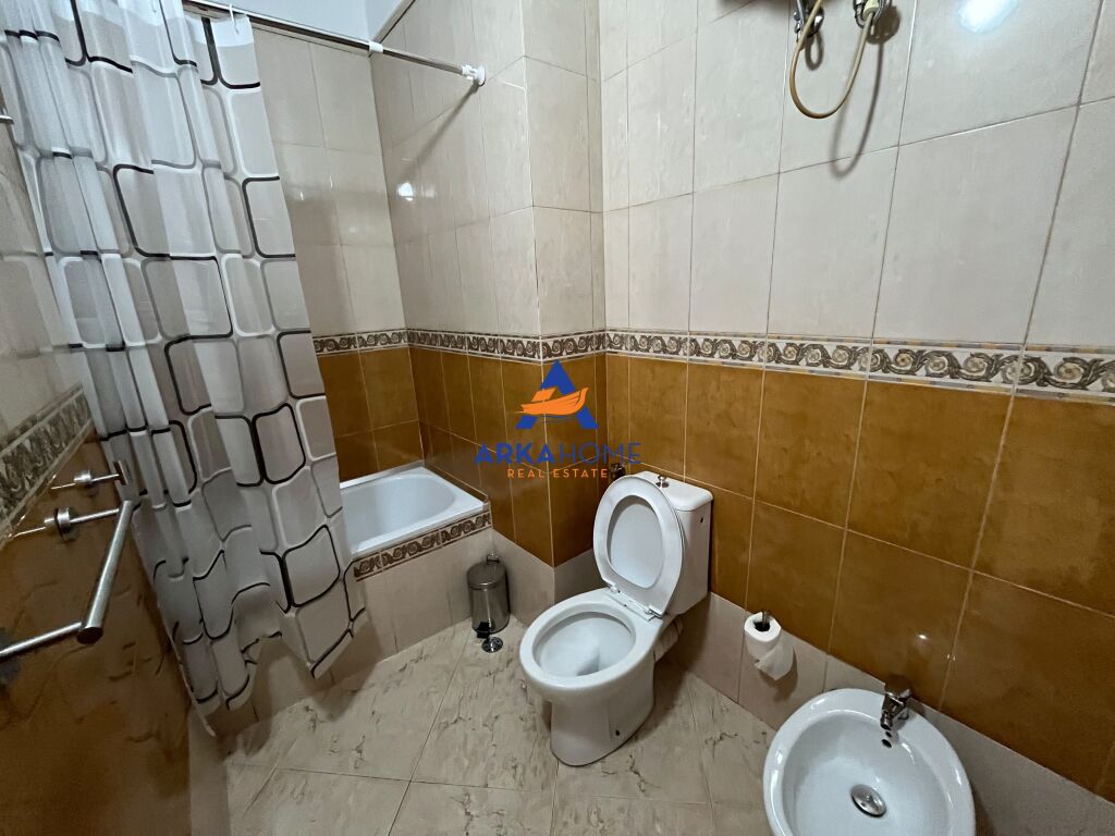 LOCALE IN AFFITTO 92 M2 "VIA DEI KOSOVARI" 85000 LEKE