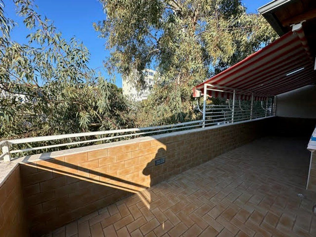 Shitet Apartament 2+1+2 , zona Mali Robit.