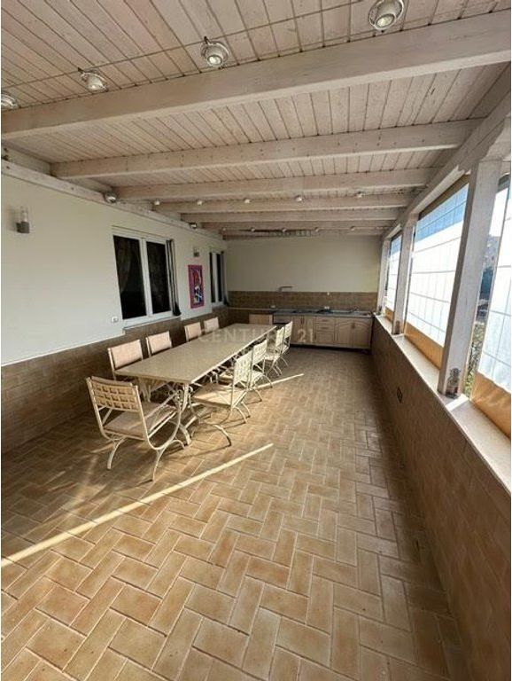 Shitet Apartament 2+1+2 , zona Mali Robit.