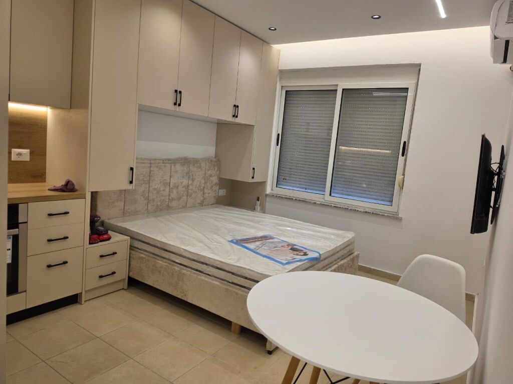 Studio apartment for rent on the 3rd floor with elevator beach opposite Florides