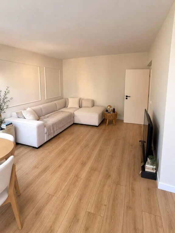 1+1 for sale at Selvia