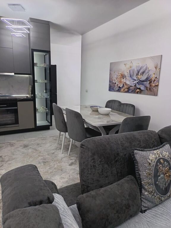 Apartament 3+1 per qera tek 5 Maji !