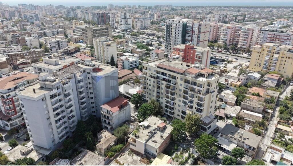 🏢 PRONË EKSKLUZIVE INVESTIMI – GODINË 4-KATËSHE + PRONË NGJITUR | VLORË