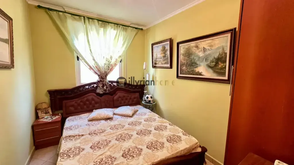 Shitet Apartament 2+1 + ballkon , " Golem ", Durrës.