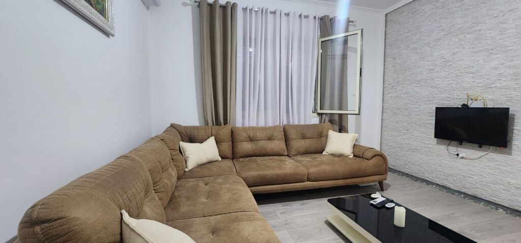 Apartment 1+1 with separate kitchen behind Globe