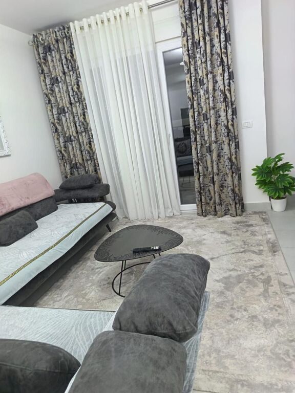 Apartament 3+1 per qera tek 5 Maji !
