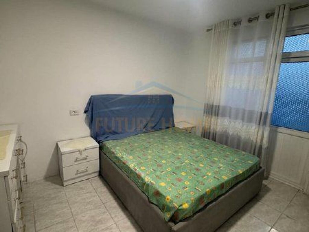 In vendita, Appartamento 1+1, Vicino alla Scuola "Sabaudin Gabrani", 21 Dhjetori