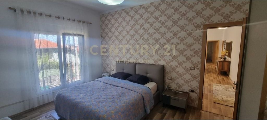 Vilë 2-Katëshe për Shitje në Yrshek!