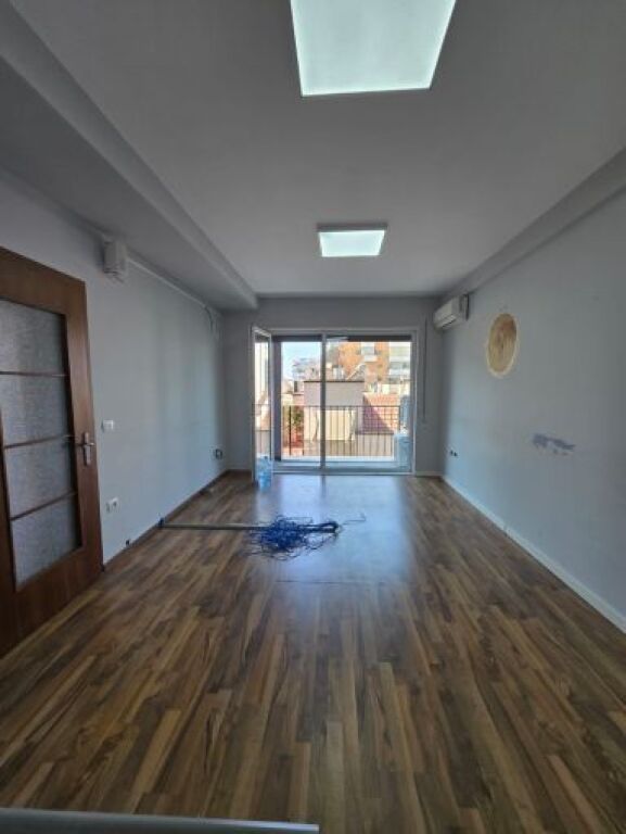 Office + 2 parking spaces for rent at 21 Dhjetori, Muhamet Gjollesha Street, Kavaja Street.