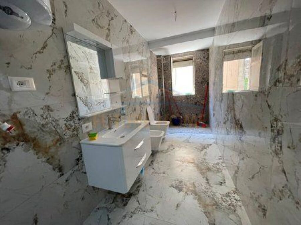 Shitet, Apartament 2+1, Pazari i Ri