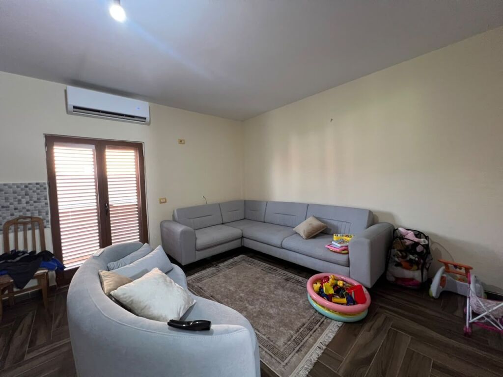 Jepet me qira apartament 2+1