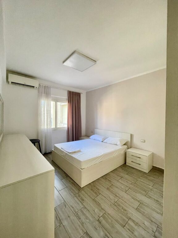 🏡 APARTAMENT 1+1 ME QIRA – BULEVARDI KRYESOR, DURRËS!