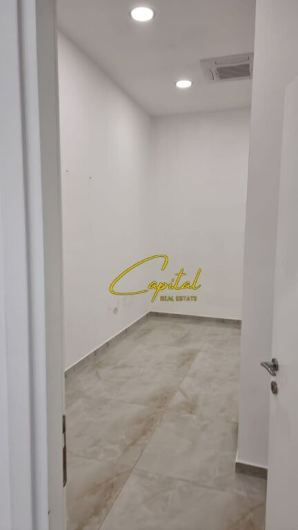 BUSINESS PREMISES FOR RENT 227 M2 KOMPELSKI FARMACIA 10 2,550 EURO