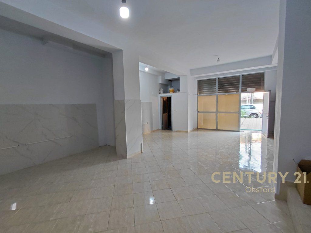 Locale commerciale in affitto – Negozio / Magazzino 500 € /Mese 50.000 Lek /Mese