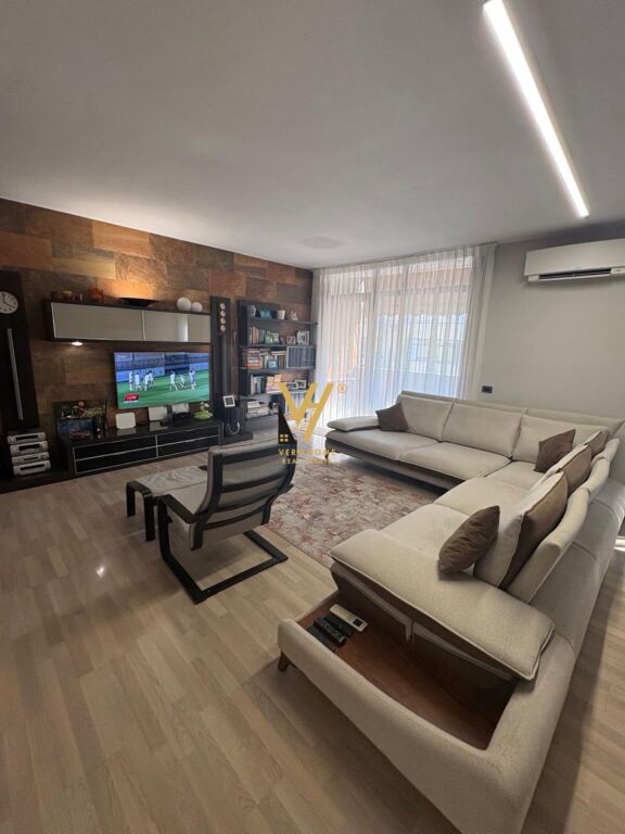 VENDESI APPARTAMENTO 3+1+2+BLK A KOMUNA E PARISIT 420.000 EURO