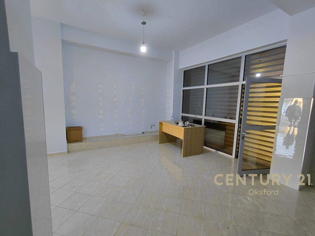 Locale commerciale in affitto – Negozio / Magazzino 500 € /Mese 50.000 Lek /Mese