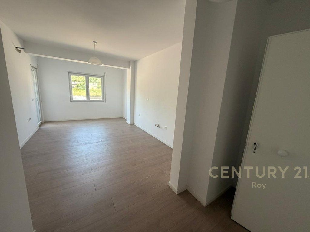 EKSKLUZIVE ! SHITET APARTAMENT 1+1 TEK SHKEMBI I KAVAJES !