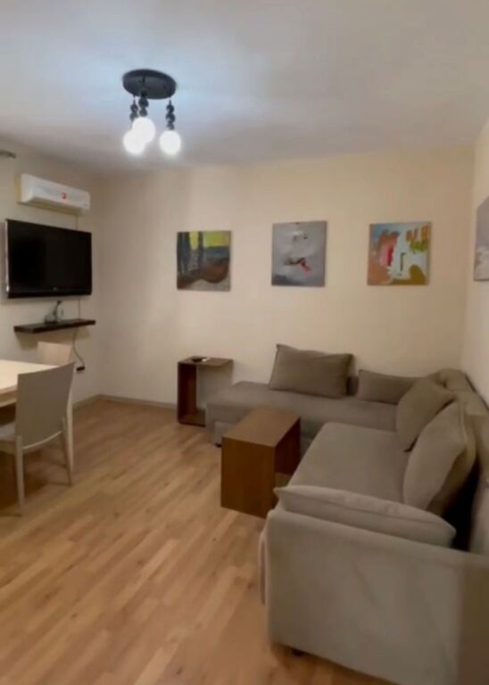 Apartament 2+1 me qira tek Rruga e Durresit!