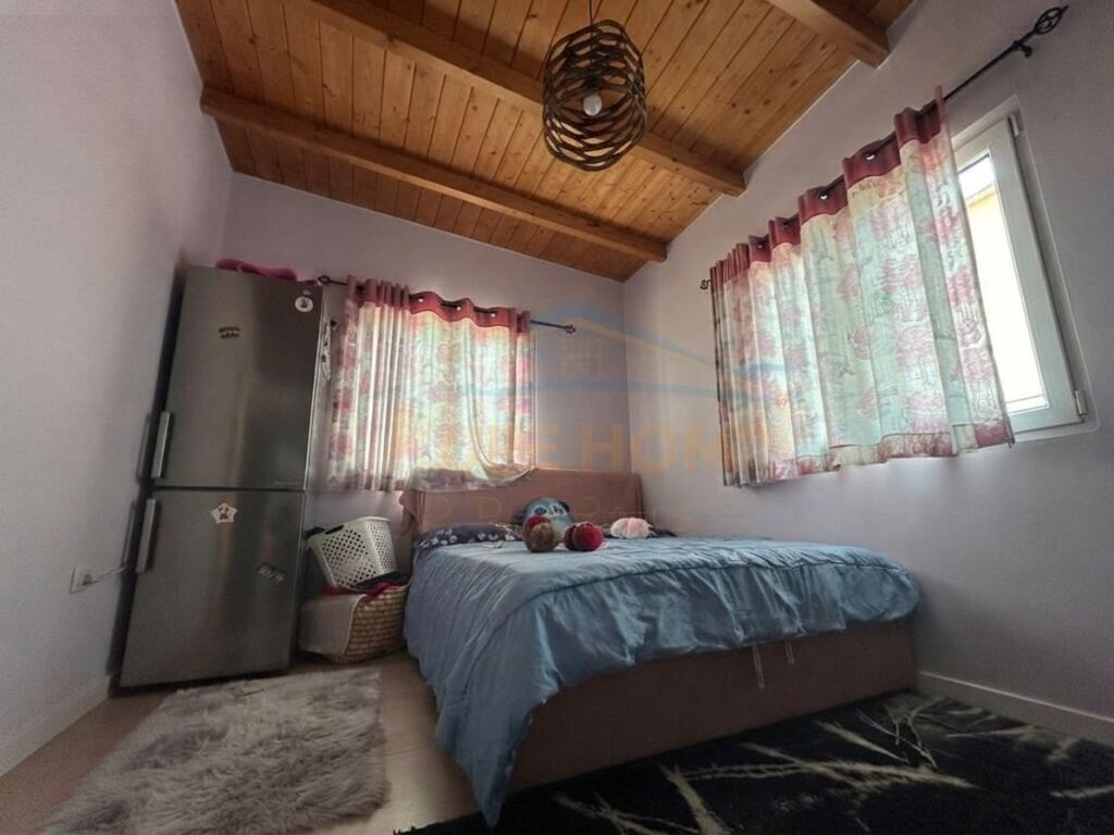 Rent, Apartment 3+1+2+ Veranda, 4 Deshmoret Street, Tirana.