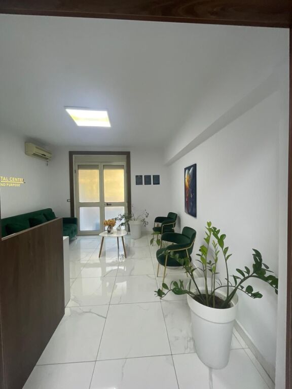 Shitet biznes,Klinikë Dentare, Rr Durrsit