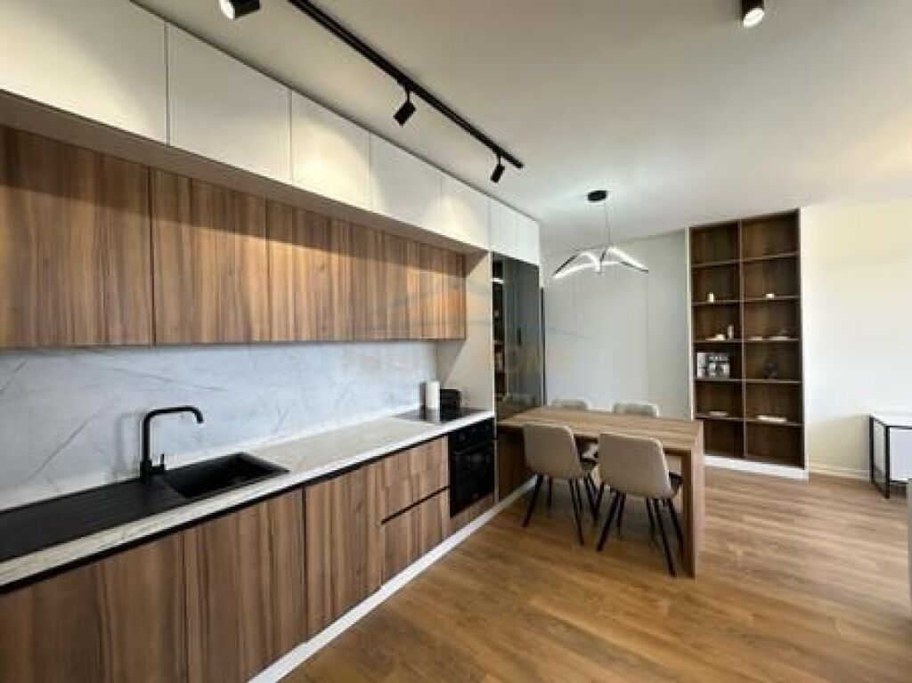 Shitet, Apartament 2+1, Shkoze, Tiranë.