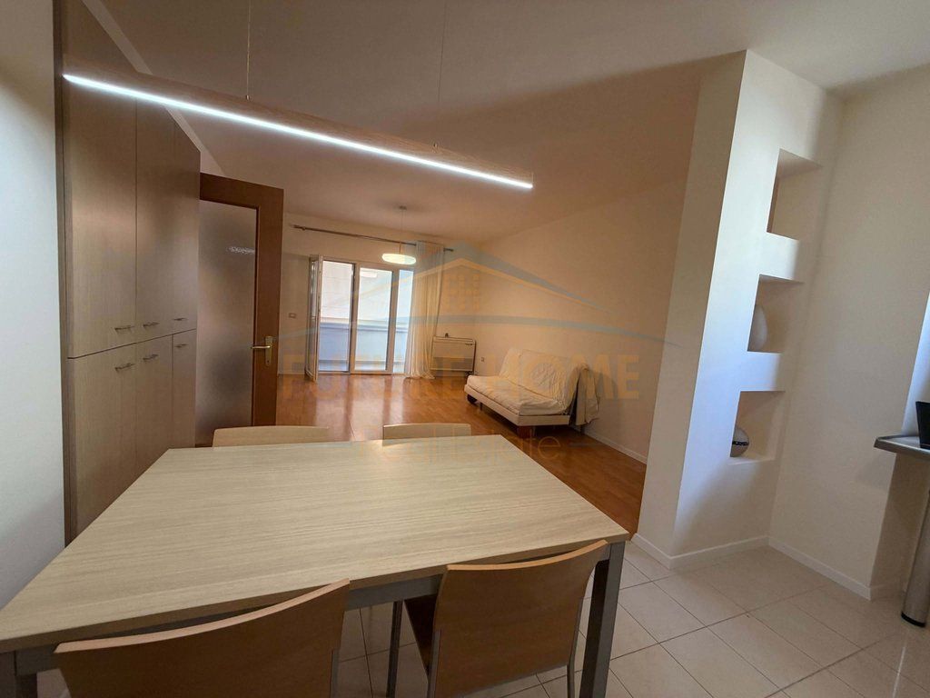 Qera, Apartament 2+1+2, Liceu Artistik