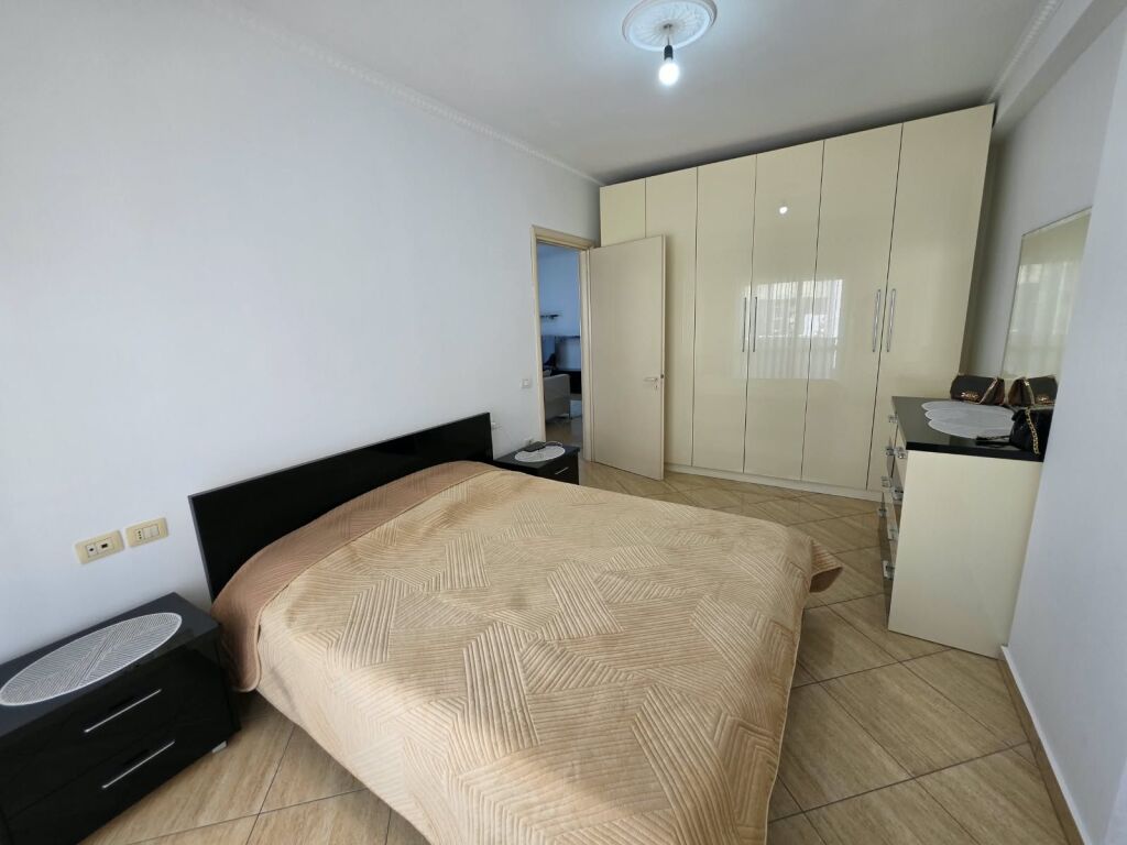 Jepet me qira apartament 2+1 ne Astir