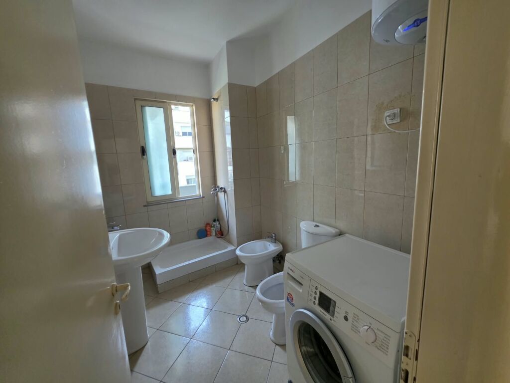 Jepet me qira apartament 2+1 ne Astir