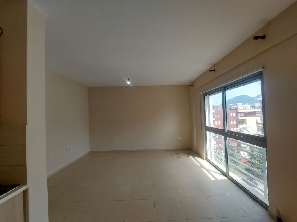 Rent | Apartament 2 + 1 | Rruga 5 Maji | 450 €/month