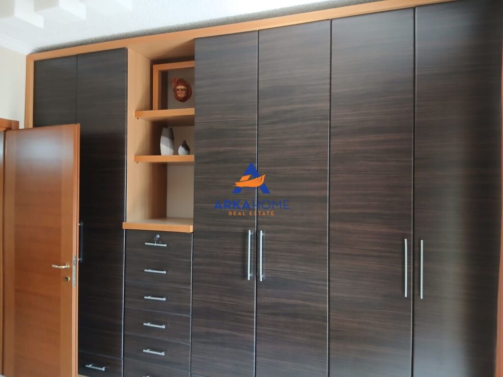 LOCALE IN AFFITTO 92 M2 "VIA DEI KOSOVARI" 85000 LEKE
