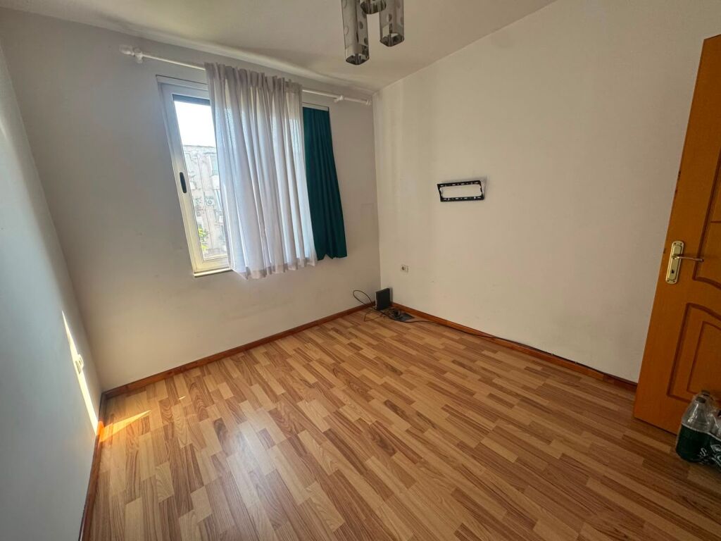 Apartament 1+1 per Shitje Mine Peza !