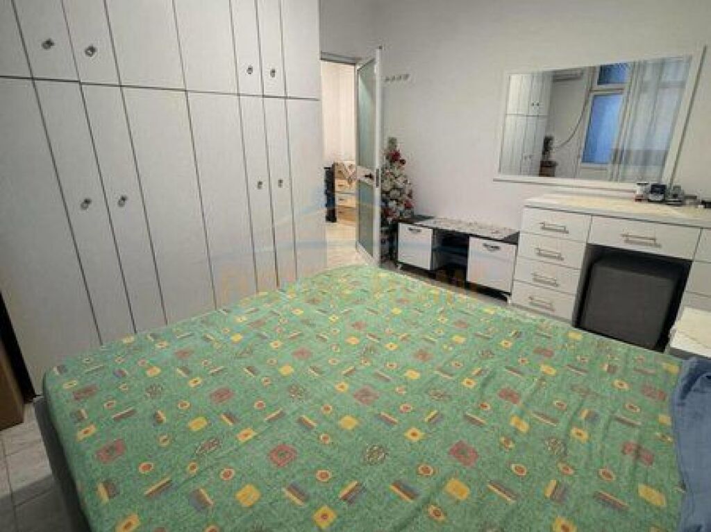 In vendita, Appartamento 1+1, Vicino alla Scuola "Sabaudin Gabrani", 21 Dhjetori