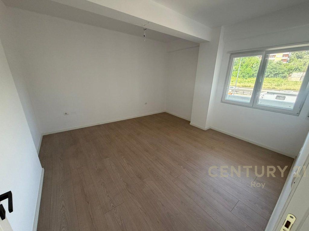 EKSKLUZIVE ! SHITET APARTAMENT 1+1 TEK SHKEMBI I KAVAJES !