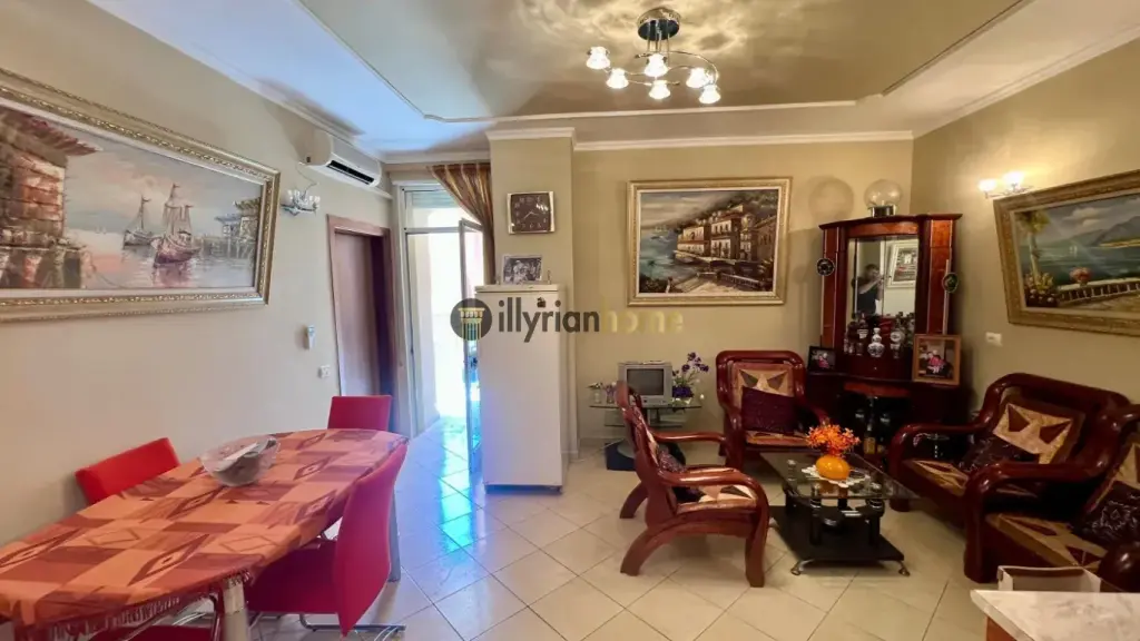 Shitet Apartament 2+1 + ballkon , " Golem ", Durrës.